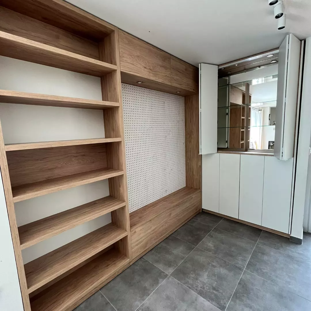 Obývací stěna — otevřená